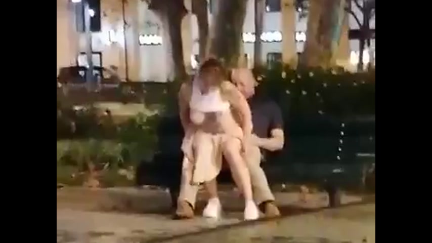 Русские туристы трахаются прямо на улице в Риме в Италии