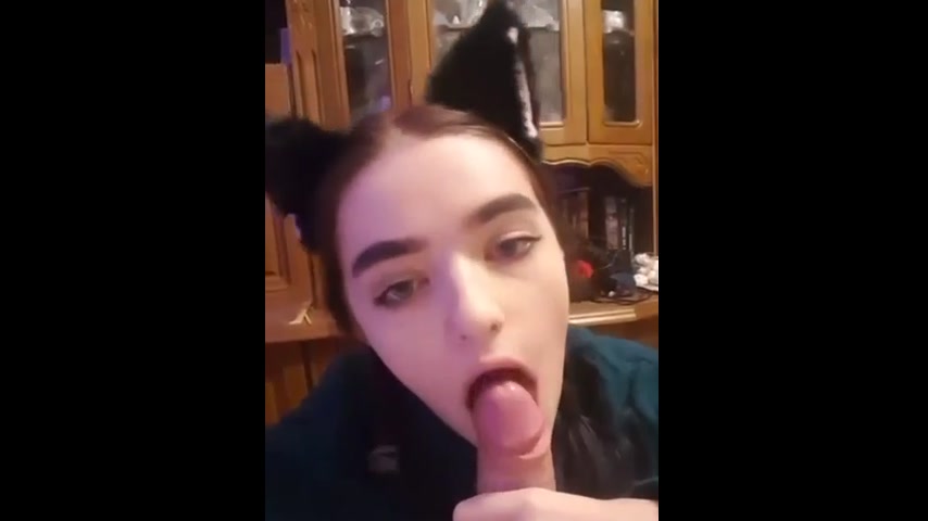 Альтушка с ушками 18 лет сосёт член