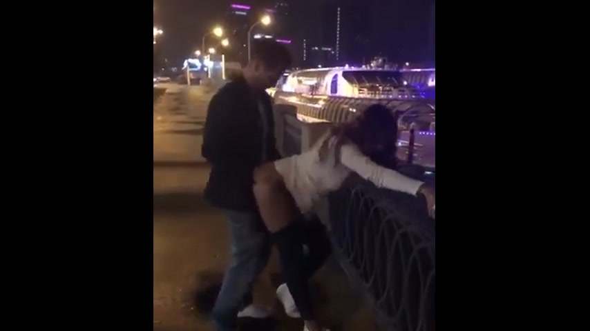 Секс на публике в центре города