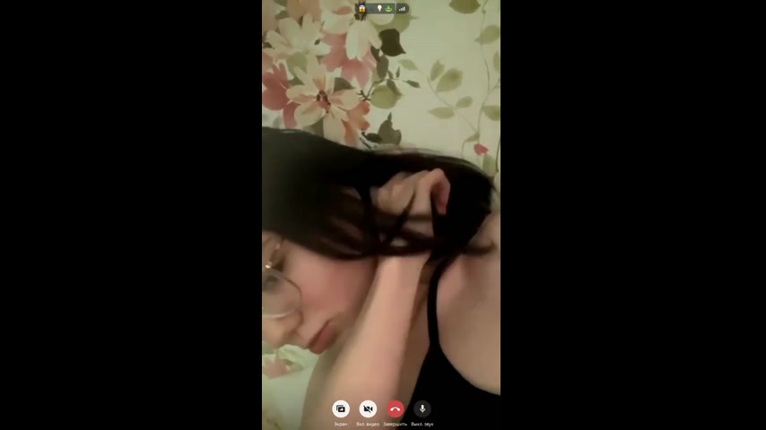 Развод девушки по видеозвонку, показывает сиськи и попу с разговорами
